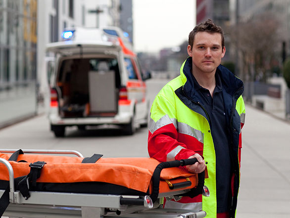 Krankentransport des DRK: Rettungsassistent